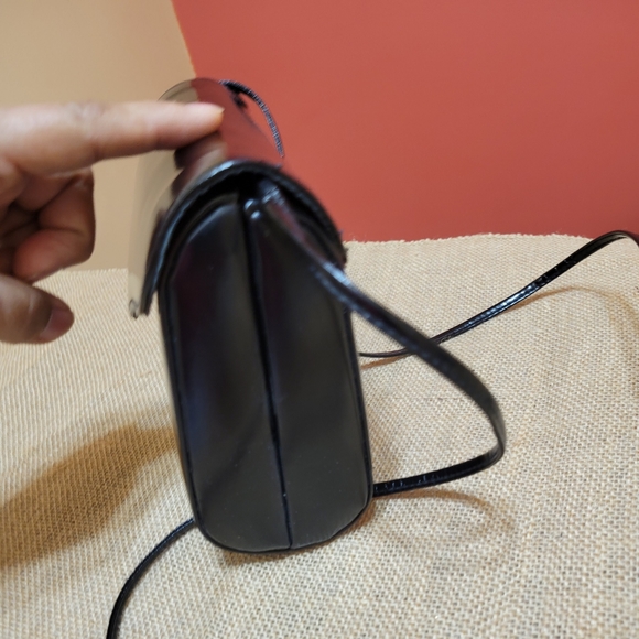 Vtg Julius Resnick JR  Black Vinyl Structured Crossbody Purse - Picture 2 of 9